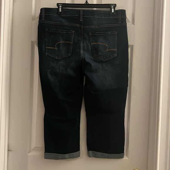 Time & Tru Capri Jeans - Picture 2 of 4